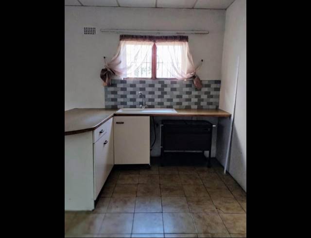 2 bed property to rent in FAIRWAYS